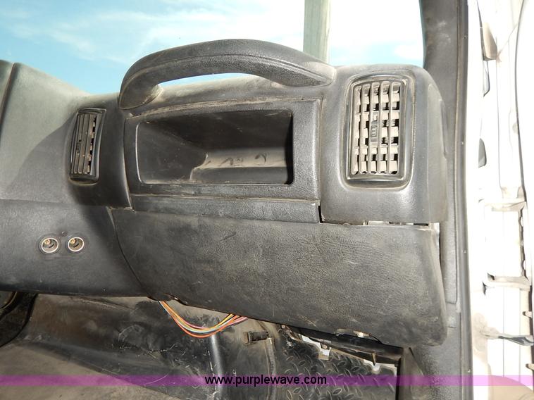 image for item J7759 2003 Chevrolet C4500 truck cab and chassis