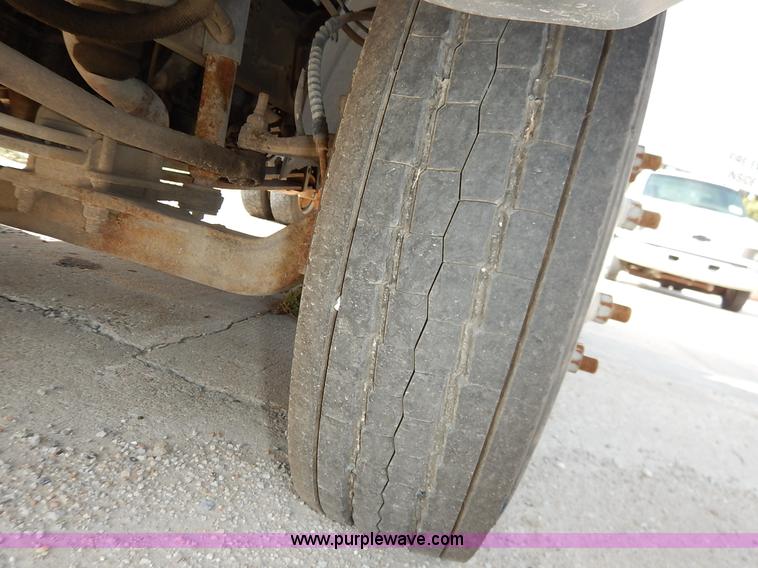 image for item J7759 2003 Chevrolet C4500 truck cab and chassis