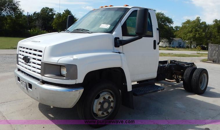 image for item J7760 2008 Chevrolet C4500 truck cab and chassis