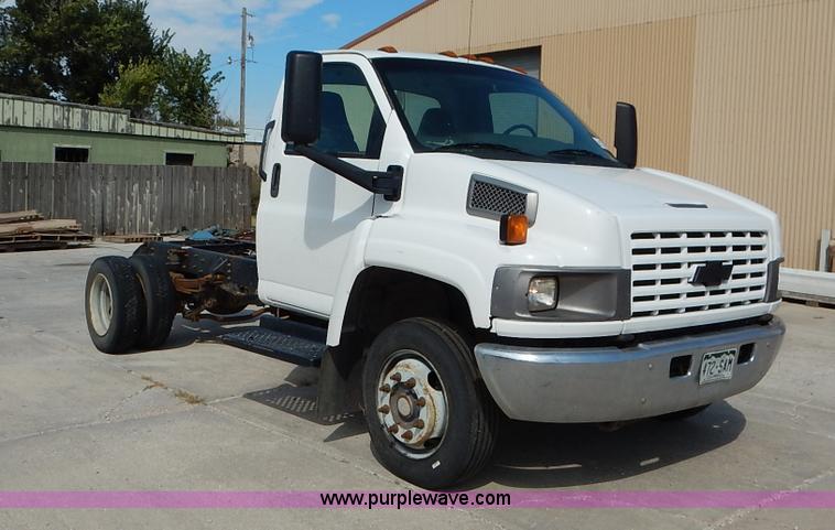 image for item J7760 2008 Chevrolet C4500 truck cab and chassis