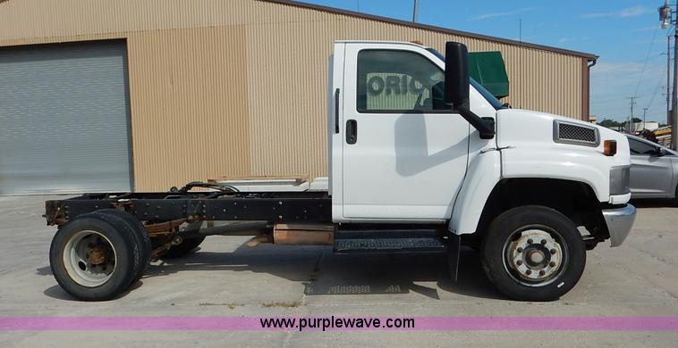image for item J7760 2008 Chevrolet C4500 truck cab and chassis