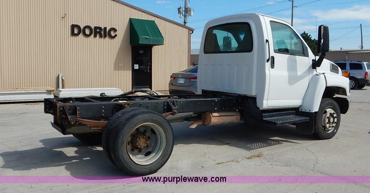 image for item J7760 2008 Chevrolet C4500 truck cab and chassis