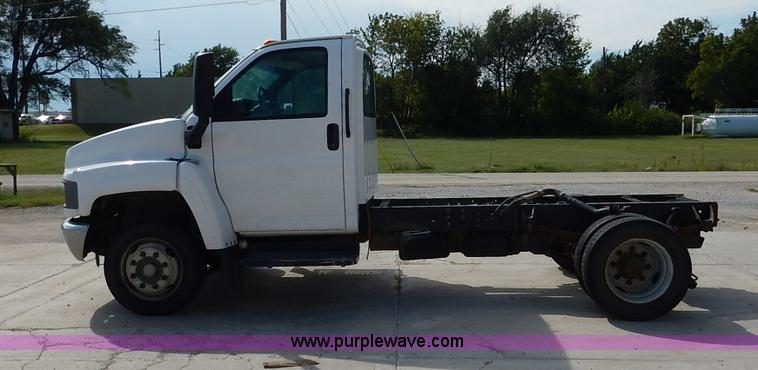 image for item J7760 2008 Chevrolet C4500 truck cab and chassis