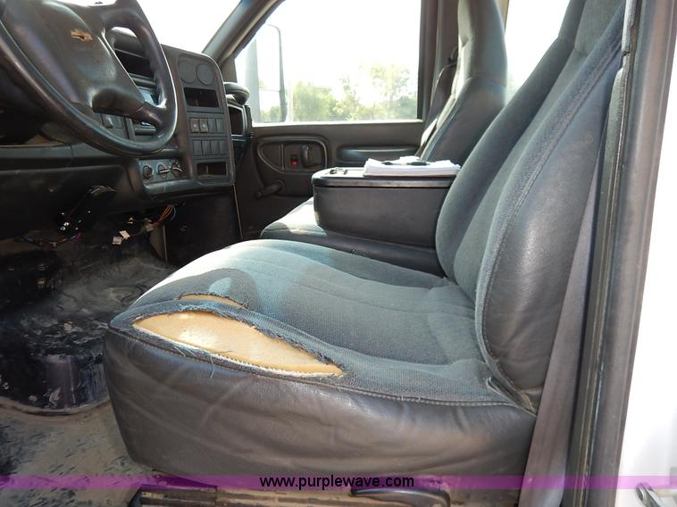 image for item J7760 2008 Chevrolet C4500 truck cab and chassis