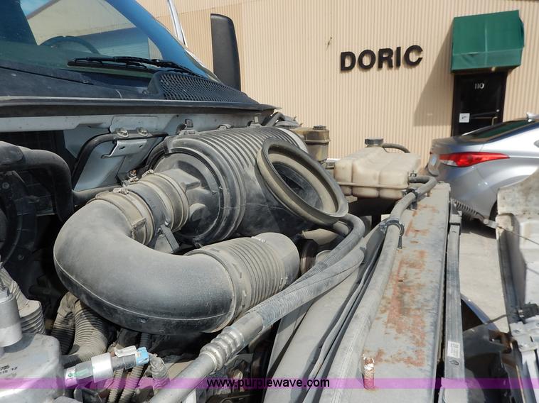 image for item J7760 2008 Chevrolet C4500 truck cab and chassis