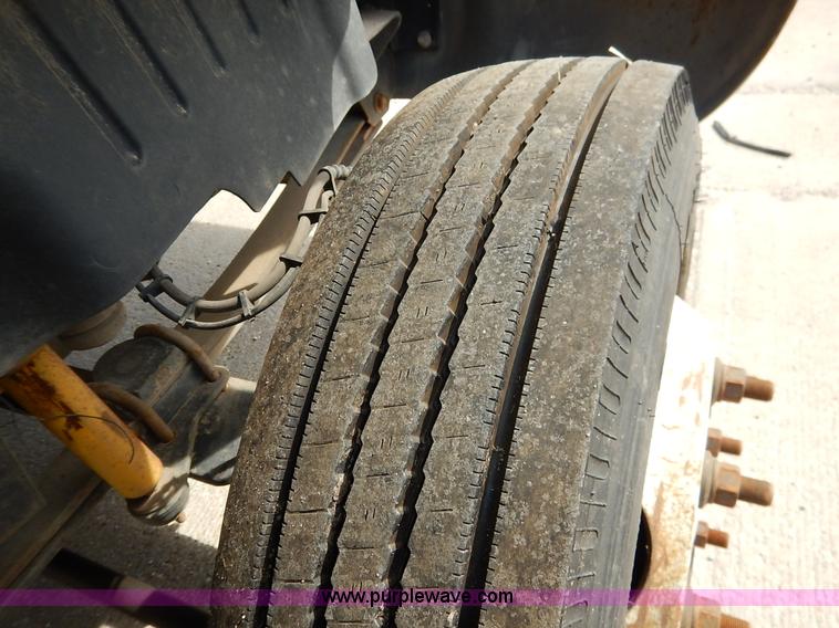 image for item J7760 2008 Chevrolet C4500 truck cab and chassis