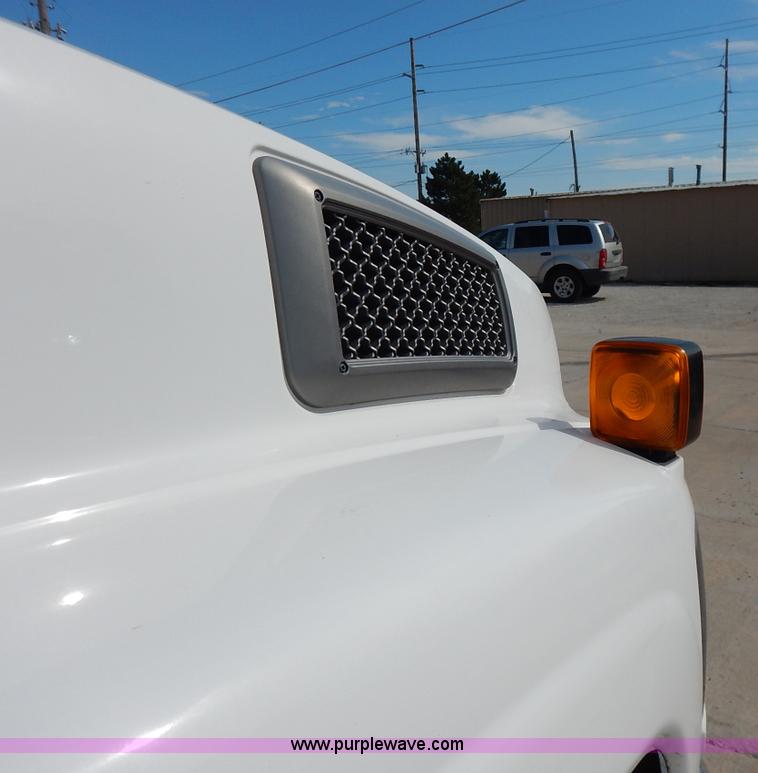 image for item J7760 2008 Chevrolet C4500 truck cab and chassis