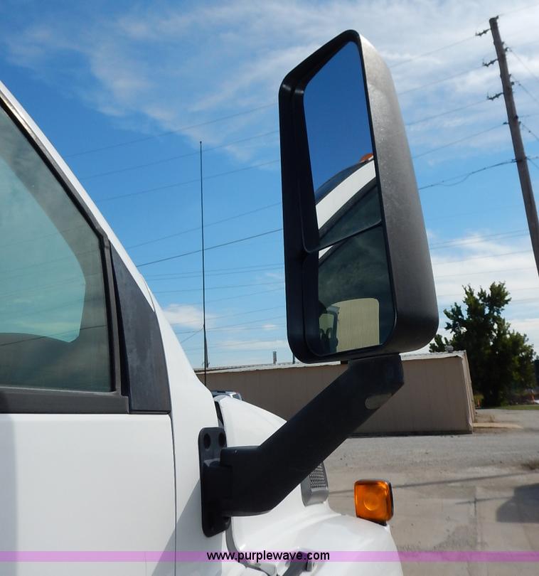 image for item J7760 2008 Chevrolet C4500 truck cab and chassis