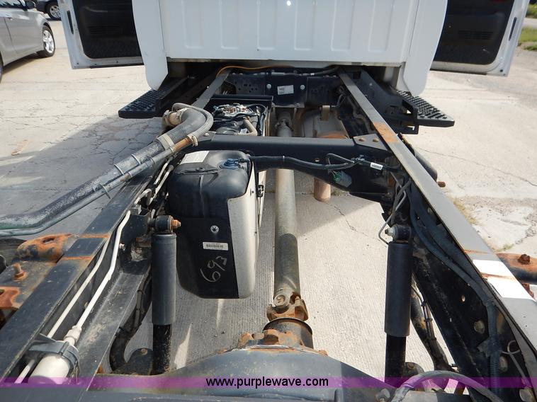 image for item J7760 2008 Chevrolet C4500 truck cab and chassis