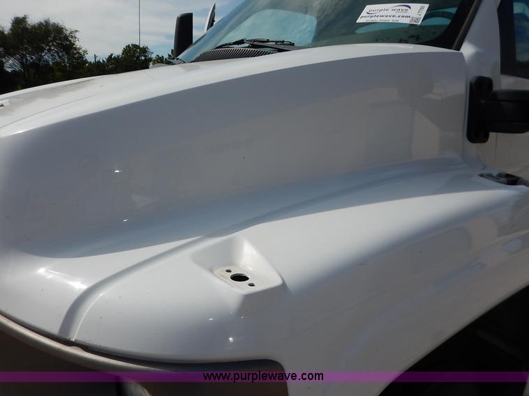 image for item J7760 2008 Chevrolet C4500 truck cab and chassis