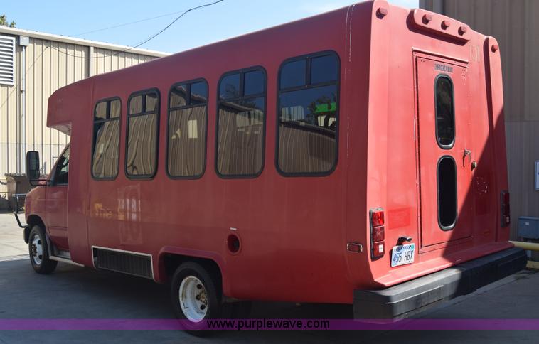 image for item J8114 2003 Ford 801 801 bus