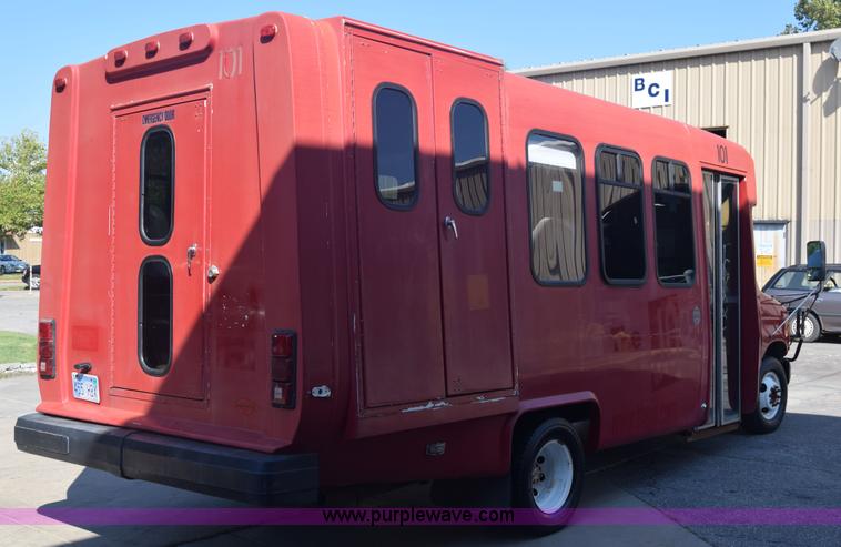 image for item J8114 2003 Ford 801 801 bus