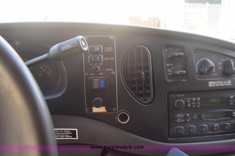 image for item J8114 2003 Ford 801 801 bus