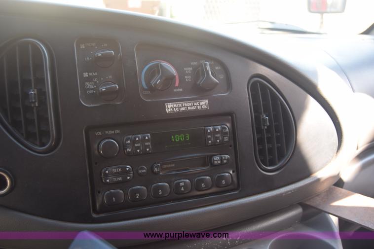 image for item J8114 2003 Ford 801 801 bus