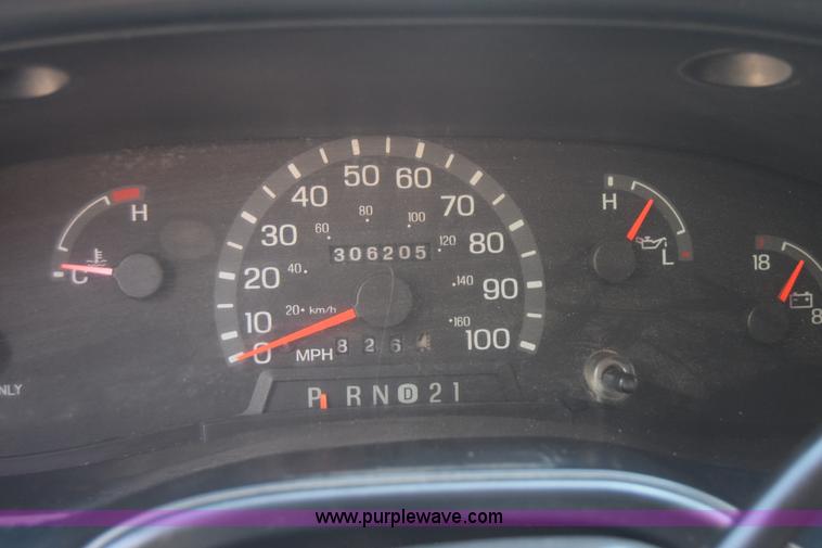 image for item J8114 2003 Ford 801 801 bus