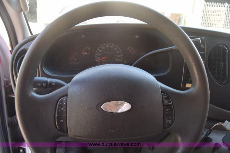 image for item J8114 2003 Ford 801 801 bus