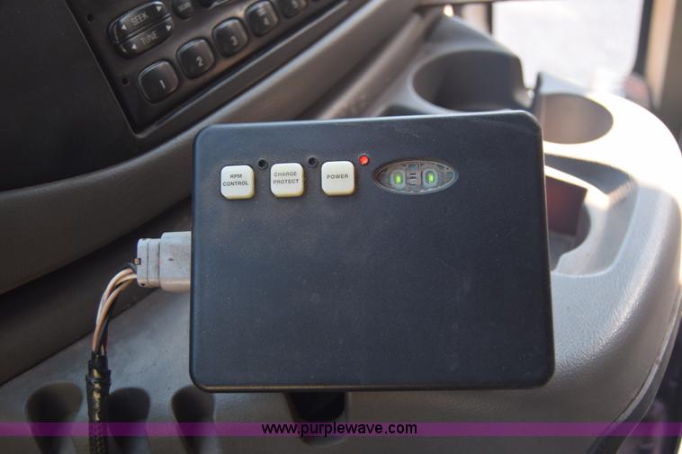 image for item J8114 2003 Ford 801 801 bus