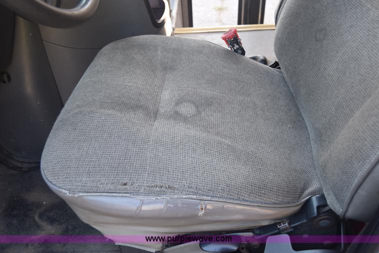 image for item J8114 2003 Ford 801 801 bus