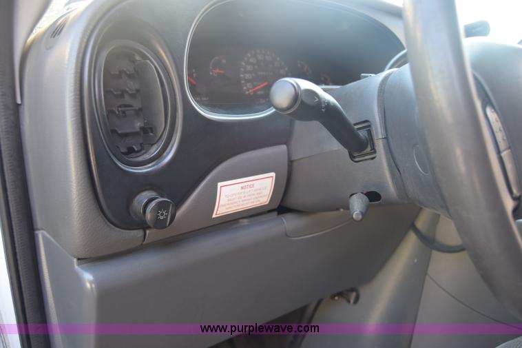 image for item J8114 2003 Ford 801 801 bus