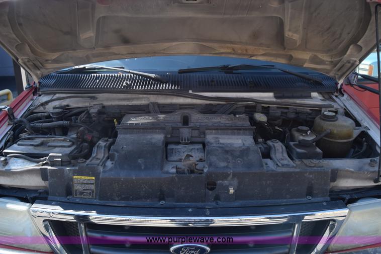 image for item J8114 2003 Ford 801 801 bus