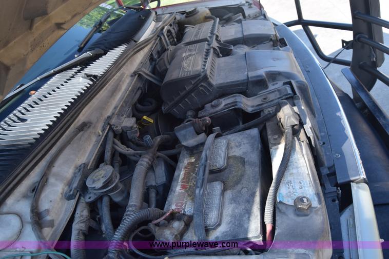 image for item J8114 2003 Ford 801 801 bus