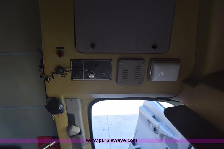 image for item J8114 2003 Ford 801 801 bus