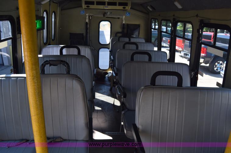 image for item J8114 2003 Ford 801 801 bus