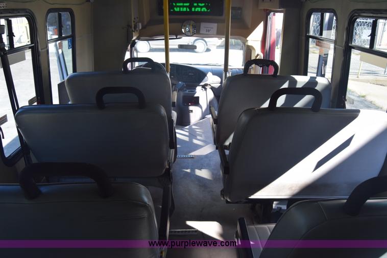 image for item J8114 2003 Ford 801 801 bus