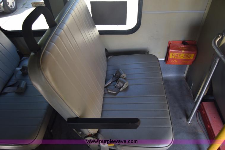 image for item J8114 2003 Ford 801 801 bus