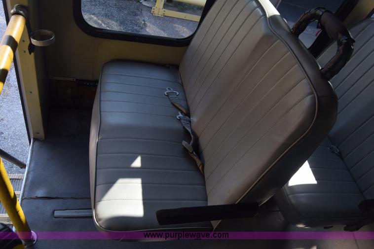 image for item J8114 2003 Ford 801 801 bus