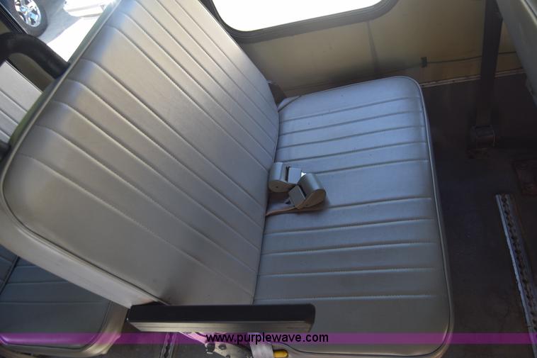 image for item J8114 2003 Ford 801 801 bus