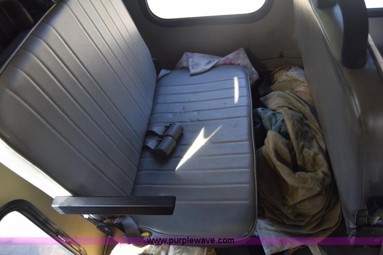 image for item J8114 2003 Ford 801 801 bus