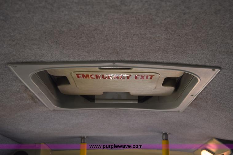 image for item J8114 2003 Ford 801 801 bus