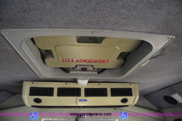 image for item J8114 2003 Ford 801 801 bus