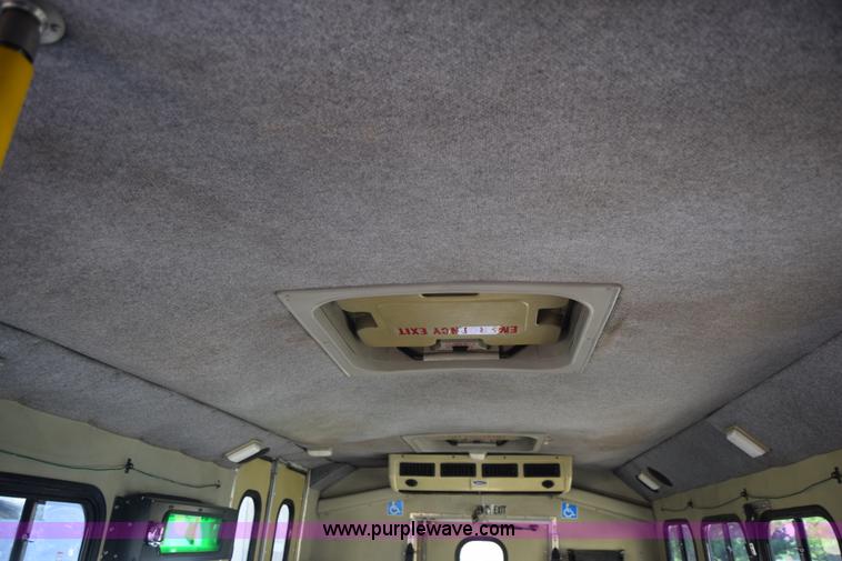 image for item J8114 2003 Ford 801 801 bus