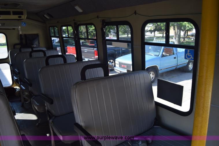 image for item J8114 2003 Ford 801 801 bus