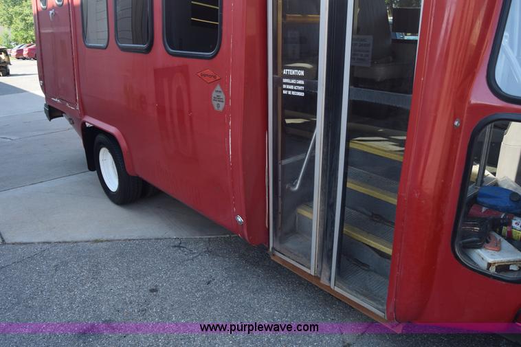 image for item J8114 2003 Ford 801 801 bus