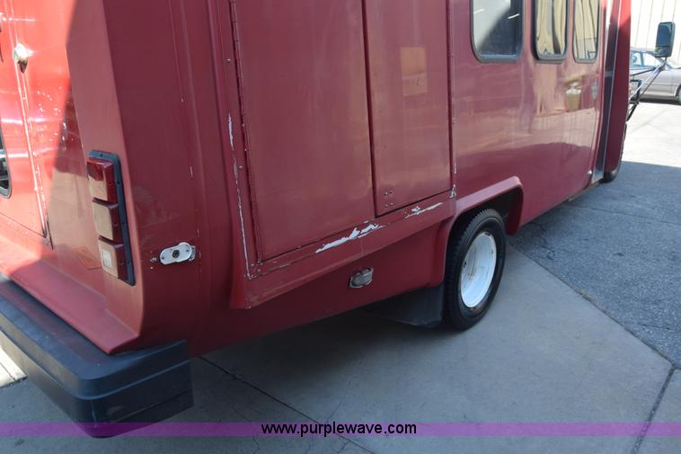 image for item J8114 2003 Ford 801 801 bus