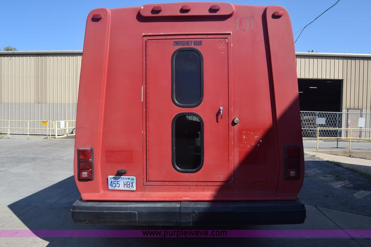 image for item J8114 2003 Ford 801 801 bus