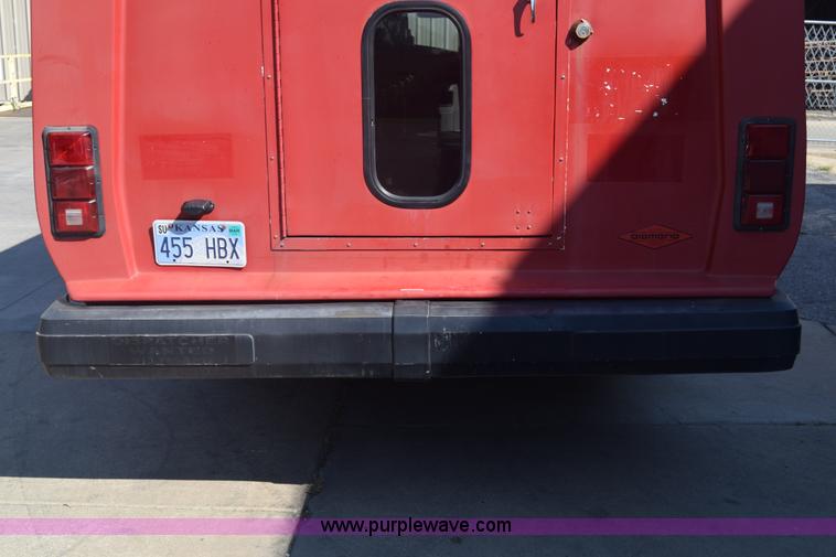 image for item J8114 2003 Ford 801 801 bus