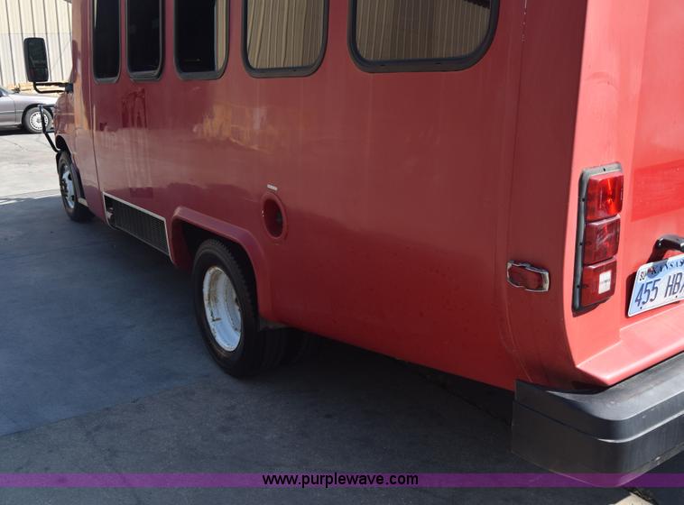 image for item J8114 2003 Ford 801 801 bus