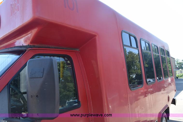 image for item J8114 2003 Ford 801 801 bus