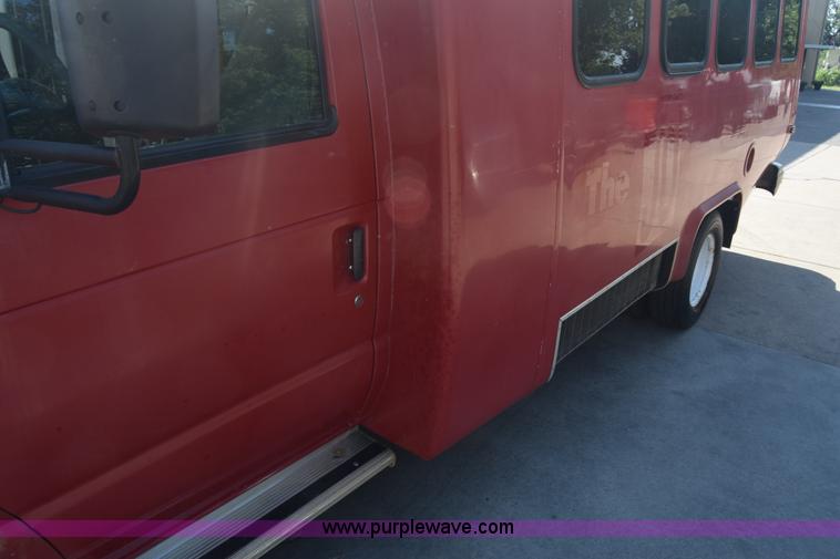 image for item J8114 2003 Ford 801 801 bus