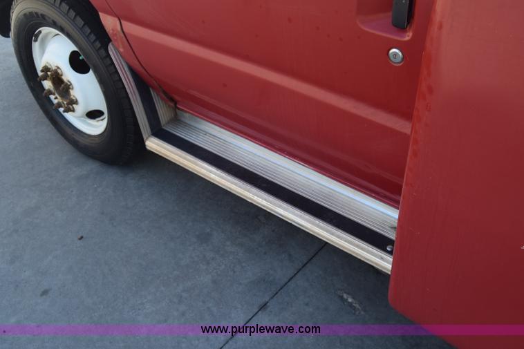 image for item J8114 2003 Ford 801 801 bus