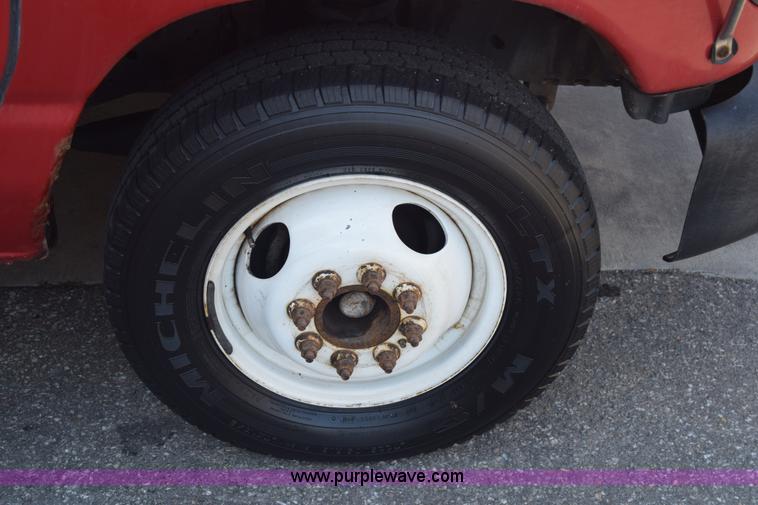 image for item J8114 2003 Ford 801 801 bus