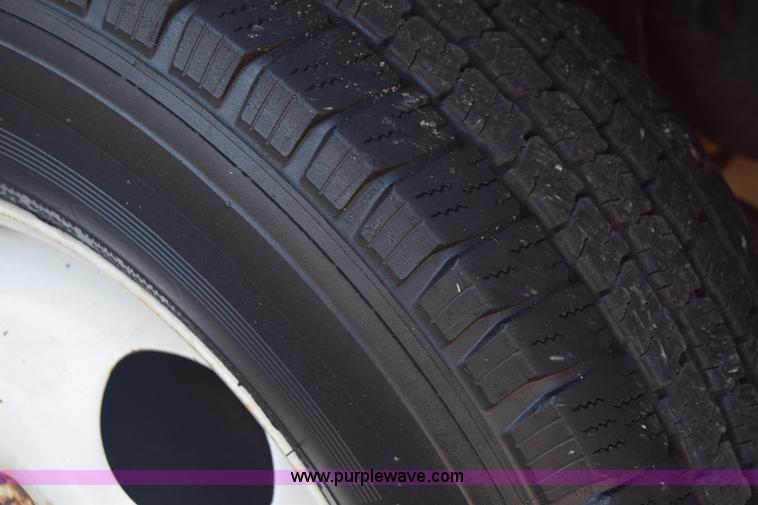 image for item J8114 2003 Ford 801 801 bus