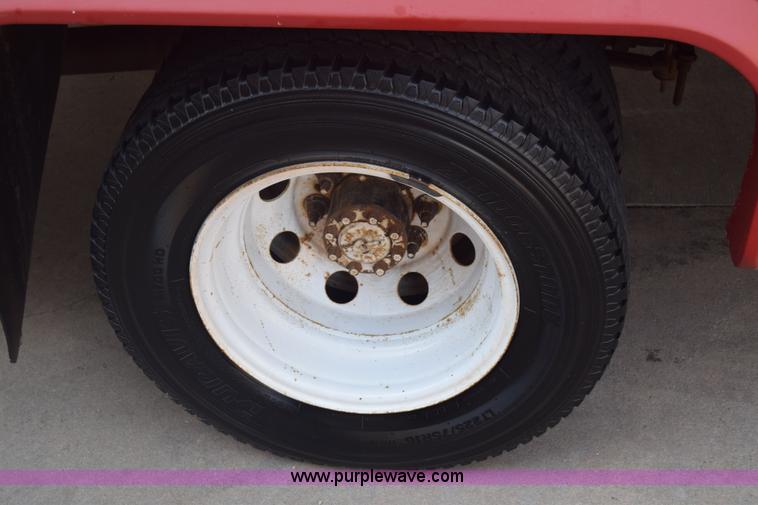 image for item J8114 2003 Ford 801 801 bus