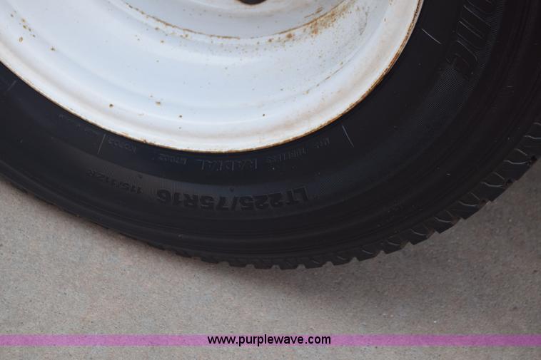 image for item J8114 2003 Ford 801 801 bus