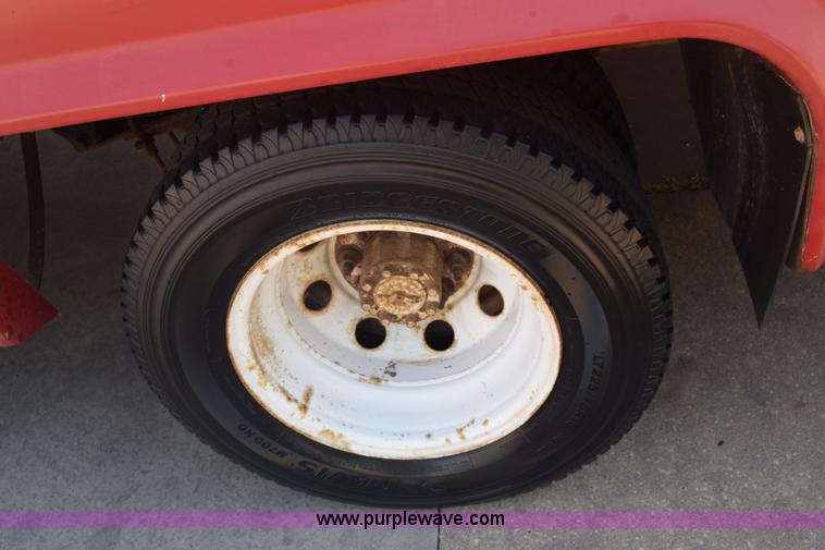 image for item J8114 2003 Ford 801 801 bus