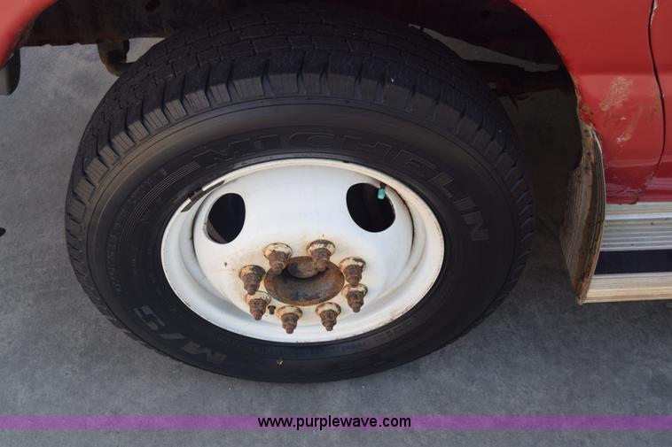 image for item J8114 2003 Ford 801 801 bus